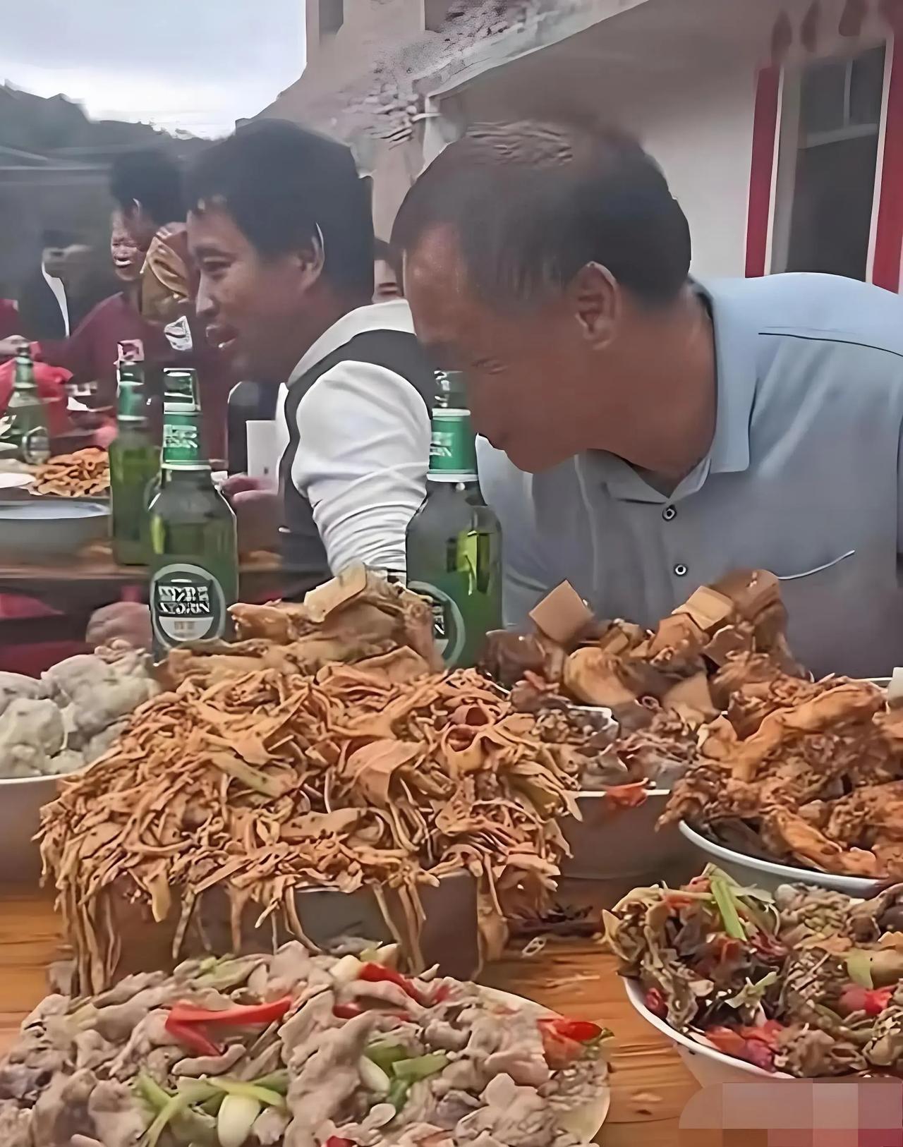 这菜也太丰盛了吧！这是哪里的农村大席？