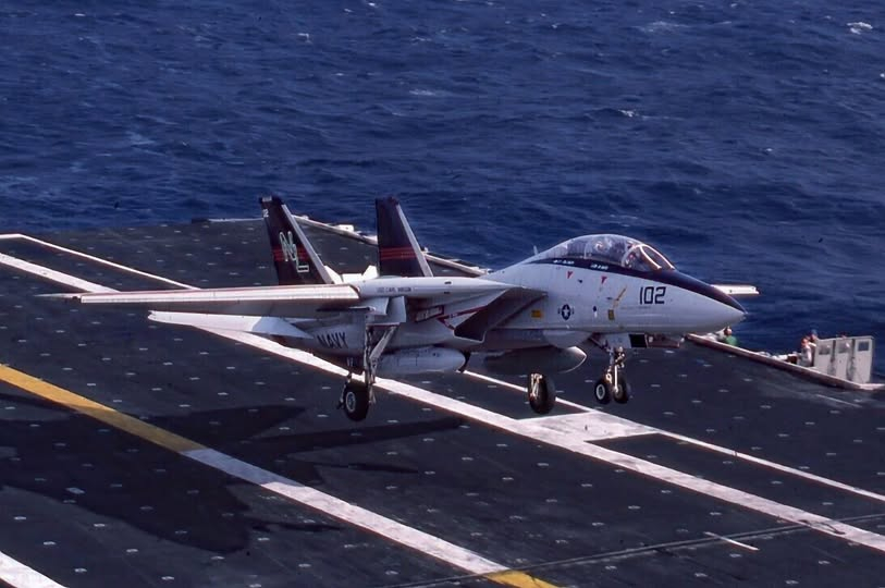 猫宁。F-14大猫着舰瞬间 ​​​