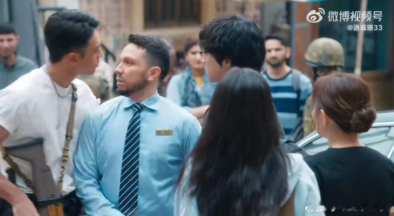 本杰明萨辛把可乐当中药喝  哎呀，这剧情反转得太快就像龙卷风！本杰明萨辛误将可乐