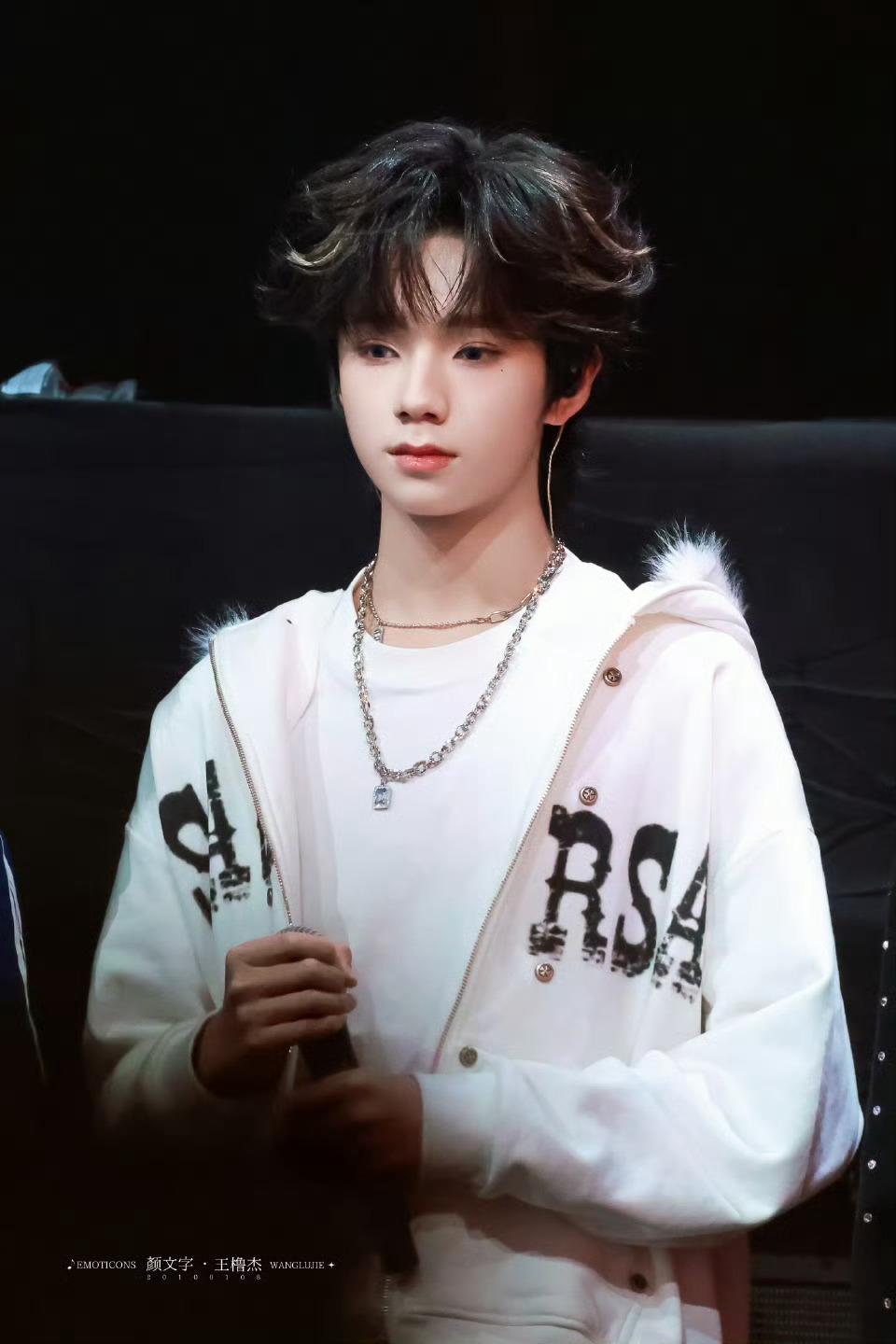 骨相眉眼双优越的王橹杰，天生自带镜头buff，原生颜值实力碾压一众精修图🥰建议