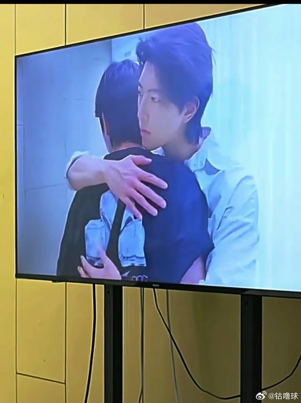 邱鼎杰这个近视眼多少度呀，怎么这么心酸