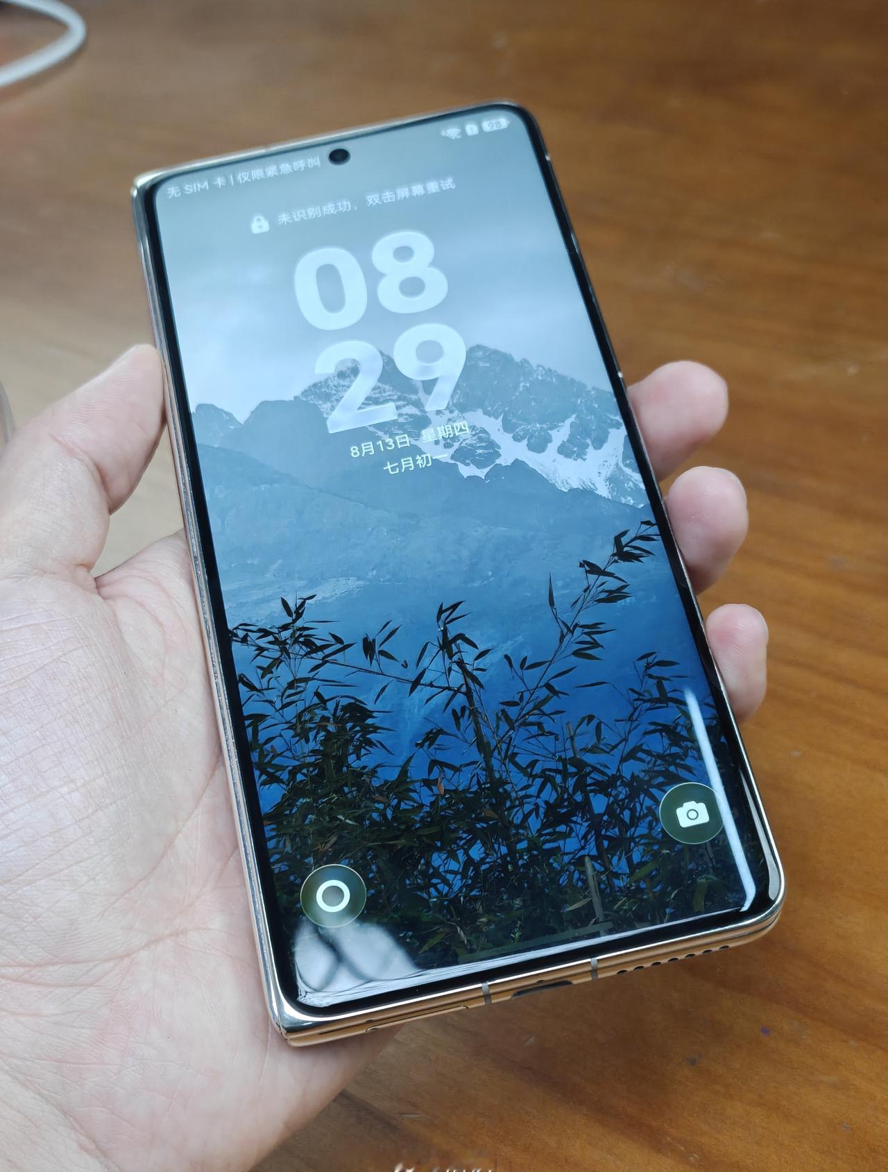 领导借了台Mate X7给我，日常用流畅度真是不输其他旗舰折叠屏，拍照更是在同类