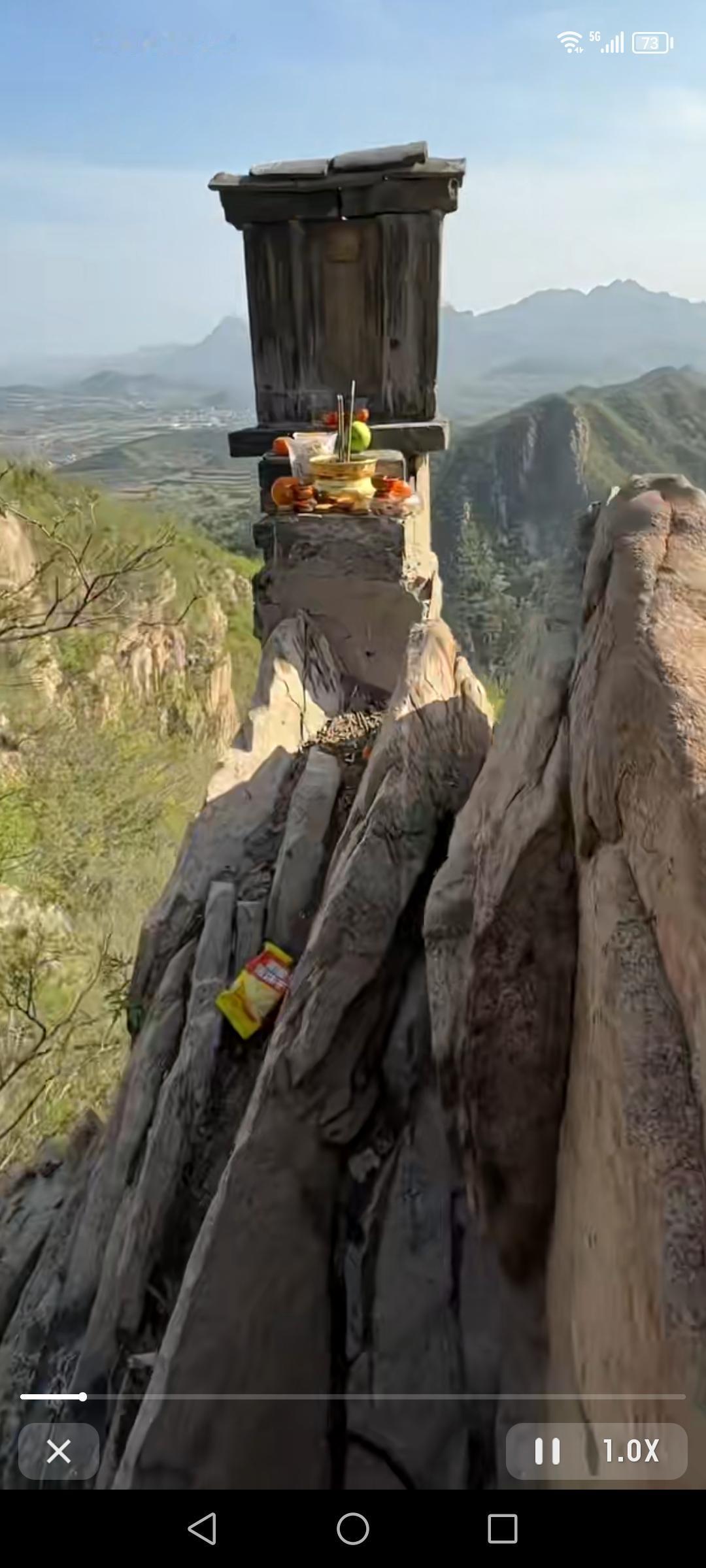 在安阳县磊口乡泉门村，老爷山就像一位神秘的老者，静静诉说着岁月故事。它充满神秘色