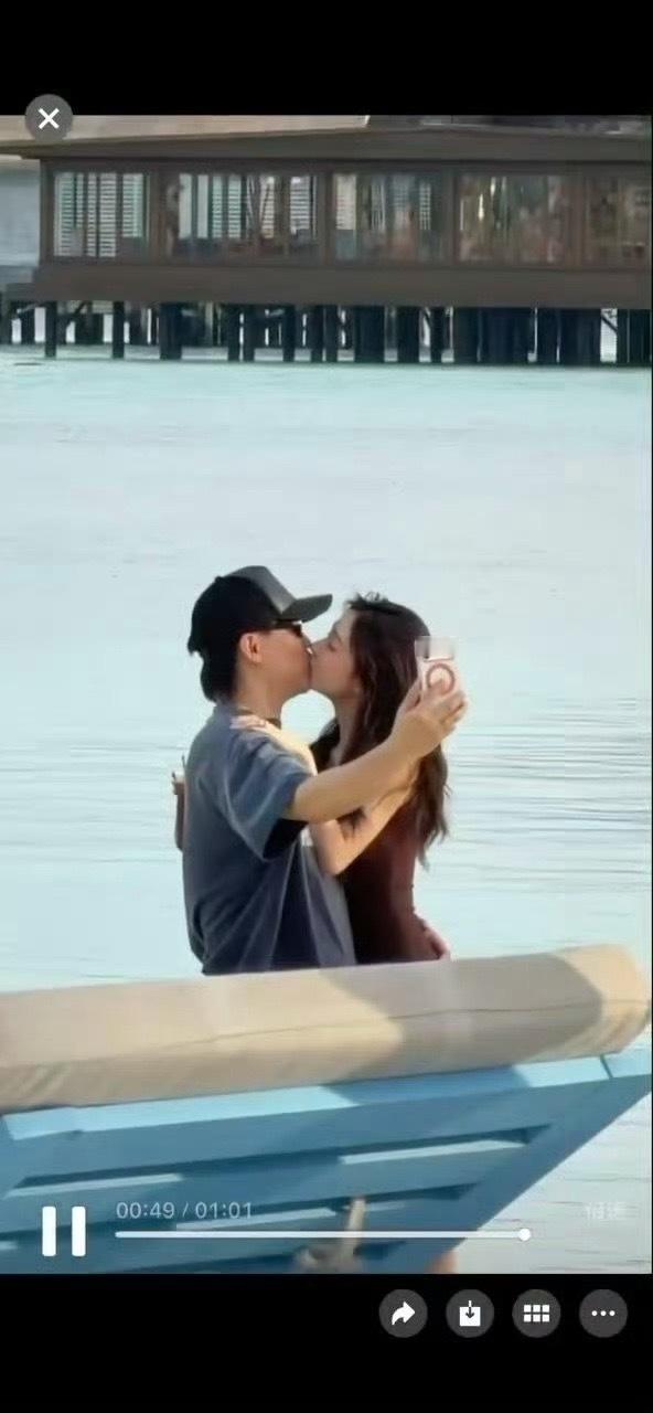 胡彦斌、易梦玲海边拥吻，二人谈恋爱了？ 