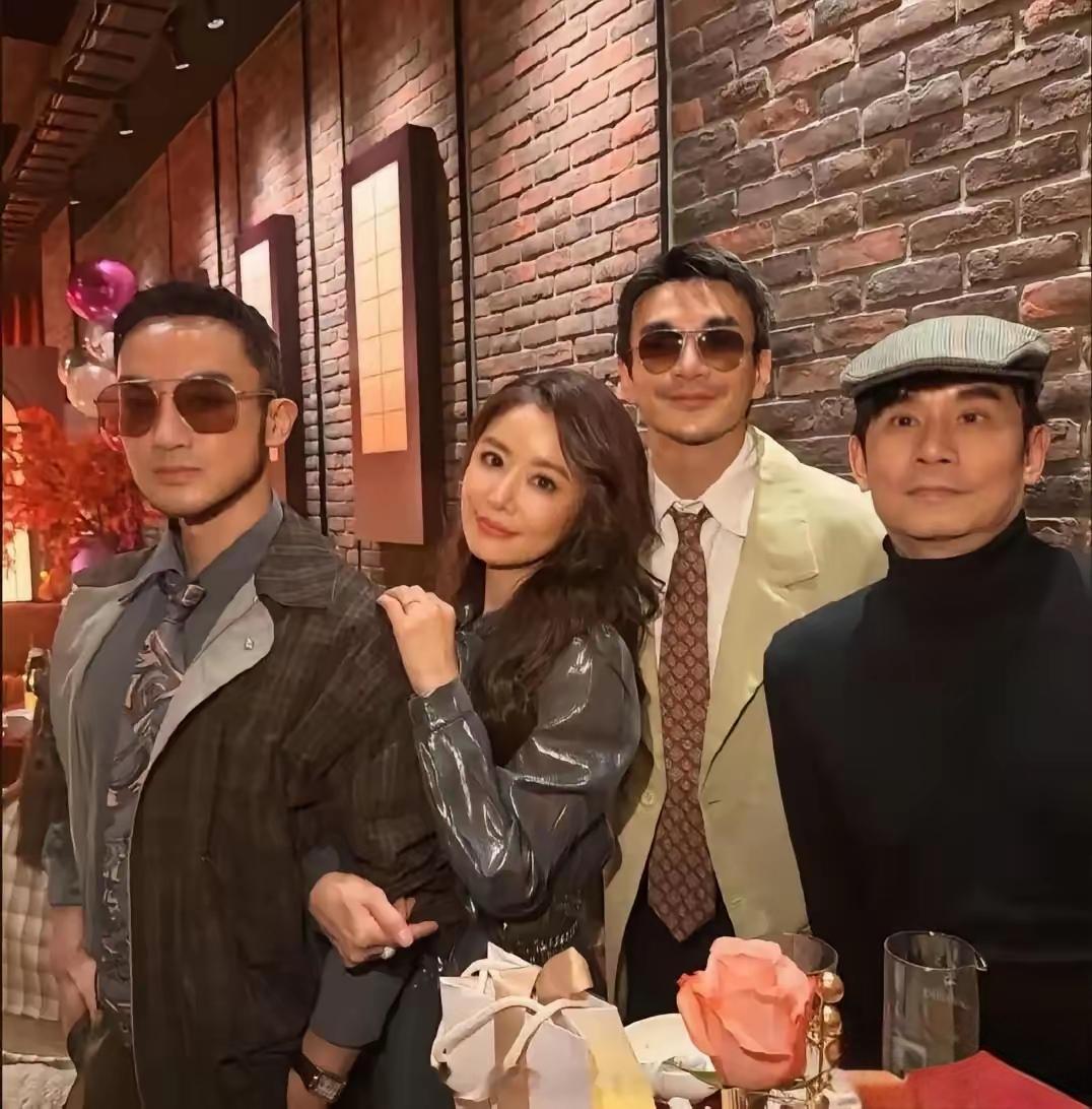 2026年1月27日，林心如台北50岁生日派对太绝！卷发配精致妆容，肌肤紧致体态