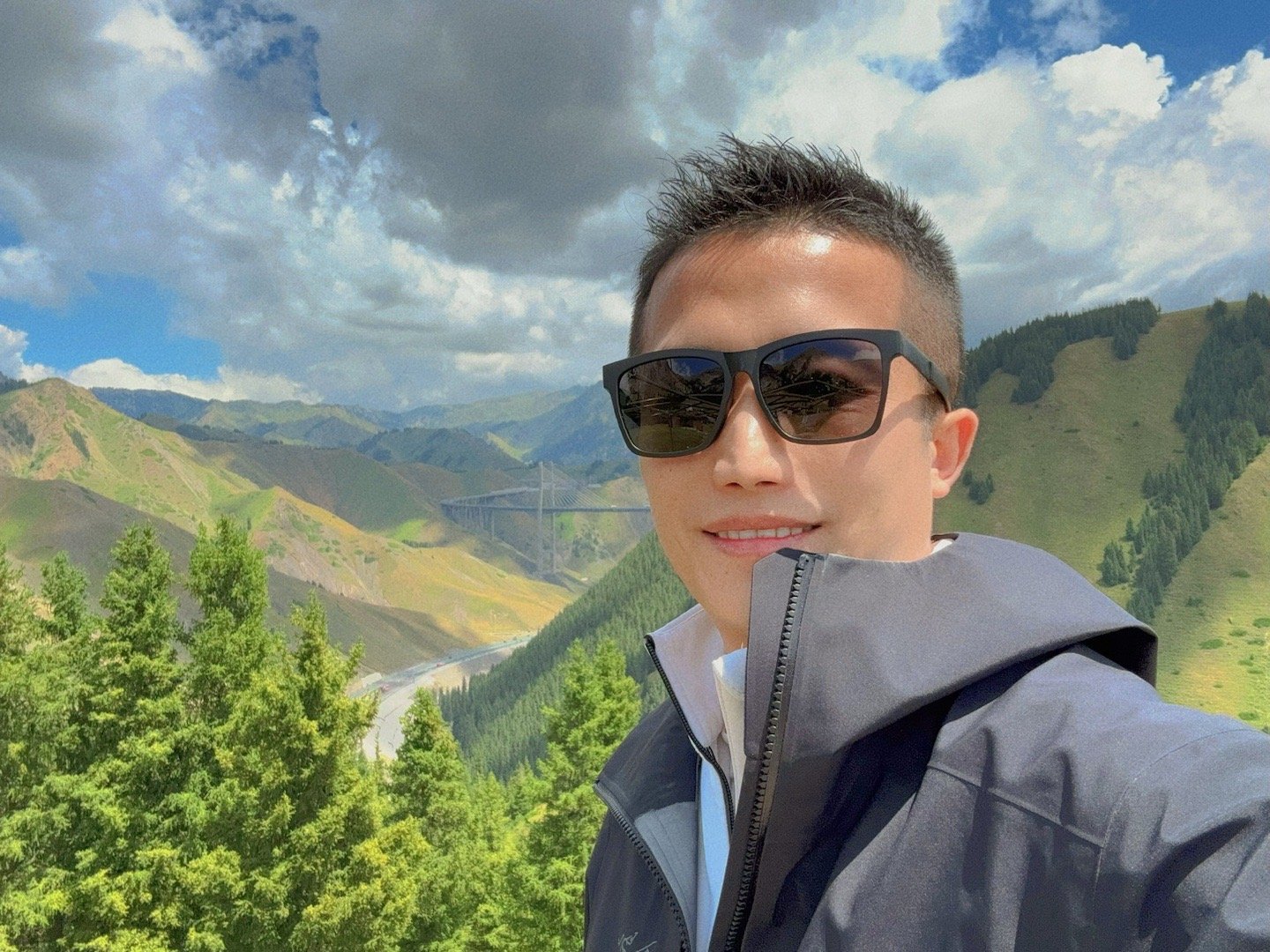 最近在新疆带娃旅游、店里生意反而要平时要好、昨天进出3台。我是不是要继续在外面旅