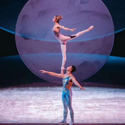 44岁的吴正丹，从体操运动员到“肩上芭蕾”创始人，即便退役后仍领跑杂技界，这份坚