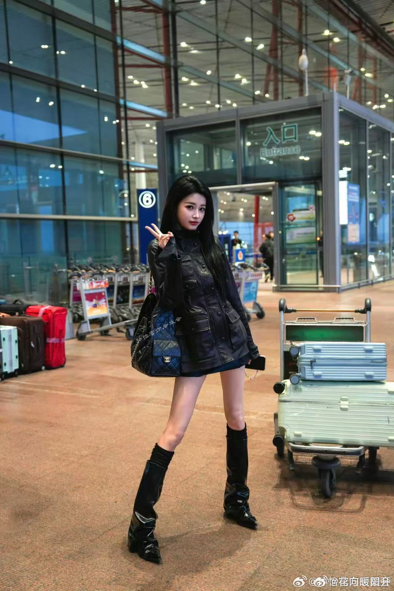 孙怡女团风穿搭也是有了新的退展孙怡和豆包的互动也是没谁了，而且我们的女团风穿搭居