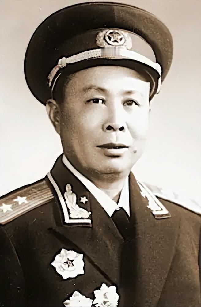 抗美援朝结束后，志愿军将士陆续回国。一个志愿军军长，由于身体原因，辞掉所有职务，