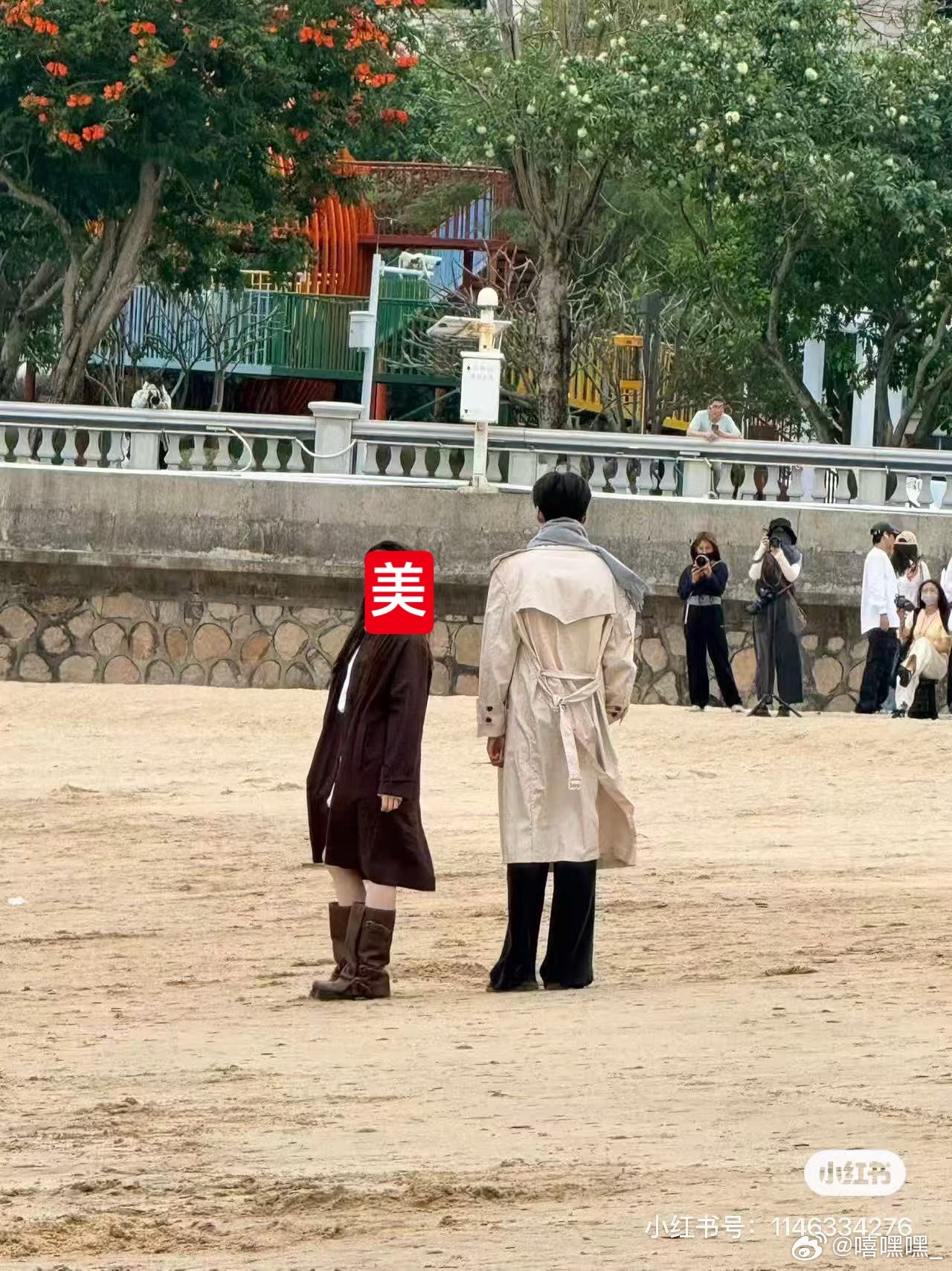 无予伦毕  💛无予伦毕 我爸拍吻戏是这样的 嗯可以开蜜雪冰城了 