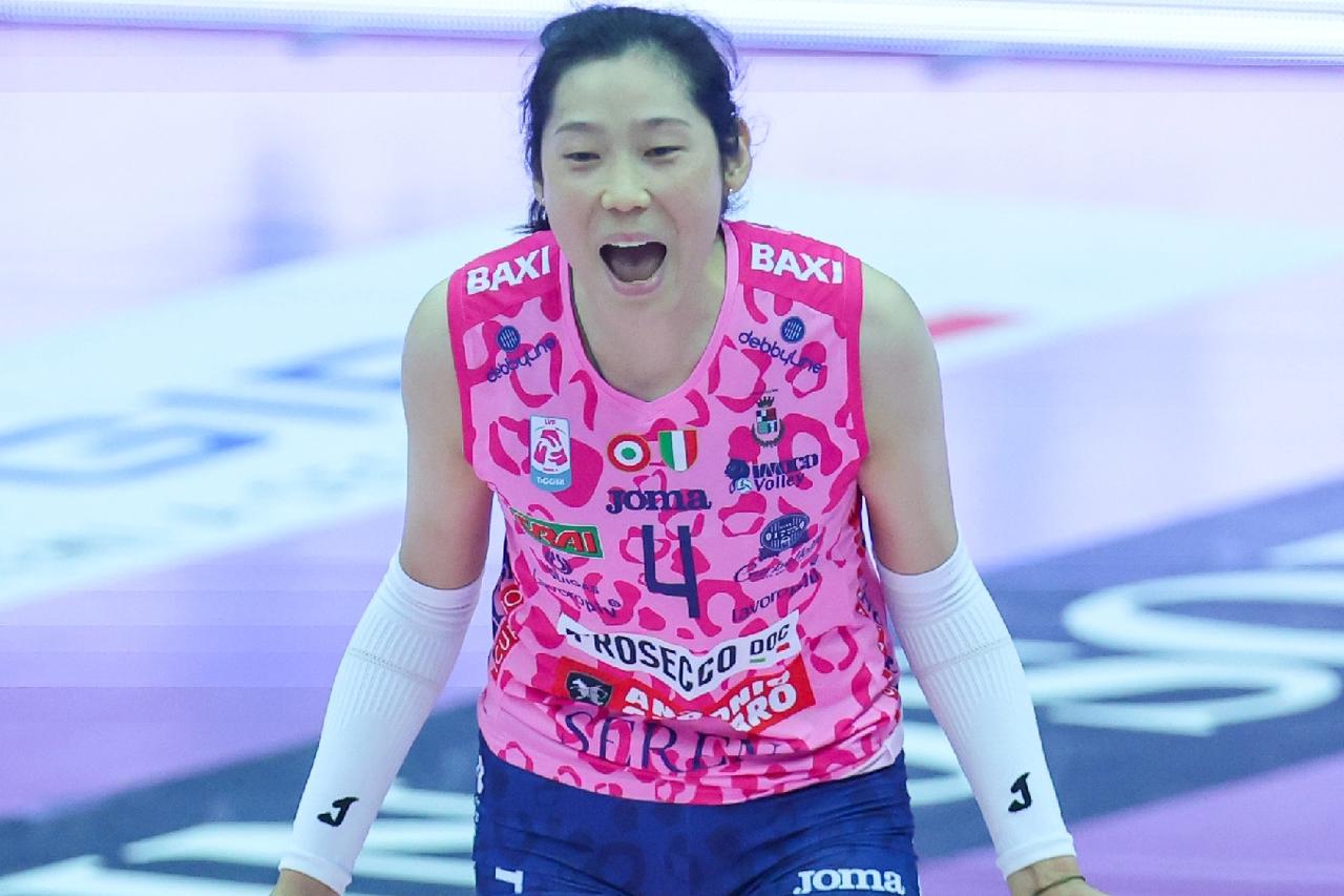 在2025-2026意大利女排甲级联赛半决赛第二回合的较量中，科内利亚诺以3-0