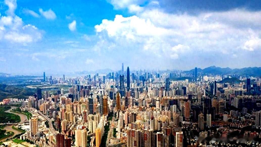 市场的秋风刮过华尔街屋顶，美元收割机轴承冒出一缕青烟——这尊运转了半个世纪的庞然