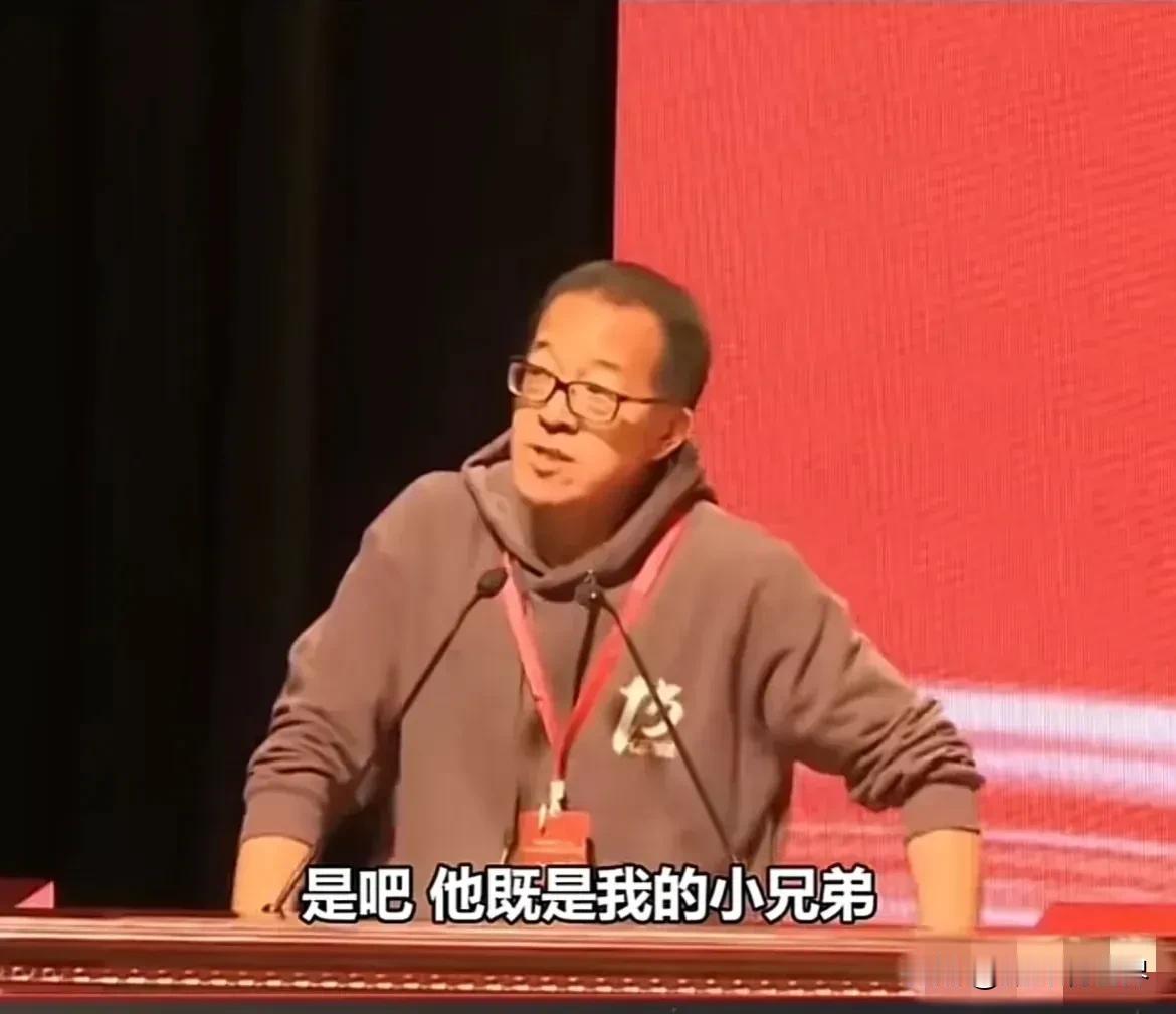 “是吧，他既是我的小兄弟，也是完全是心无芥蒂的合作者”，老俞如此定义他和董宇辉的