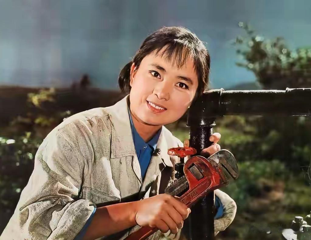 张金玲在七十年代中期走上银幕，并成为当红电影演员。
那个时期她接连主演了3部电影