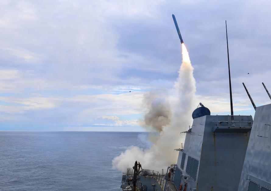 【6艘美军驱逐舰分散部署阿拉伯海，构成“战斧”火力打击网】

美军在阿拉伯海部署