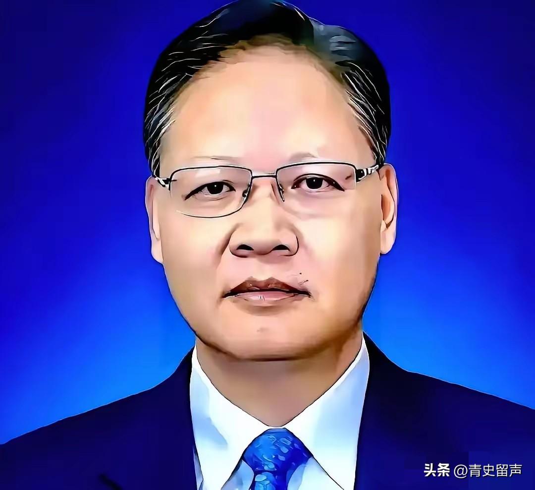 前脚，大使刚把纪念品送到第十万个印度签证申请人手上，又是免签证费，又是指纹免采，