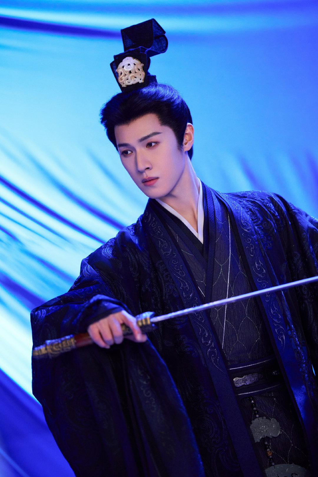 李昀锐宇文良时侧拍花絮李昀锐宇文良时侧拍 李昀锐宇文良时侧拍花絮 