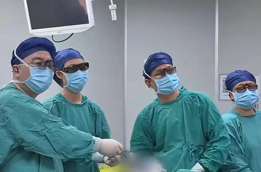 “怪事还是发生了”！浙江台州一对亲兄弟，哥哥和弟弟，先后都被查出肠癌。可你猜怎么