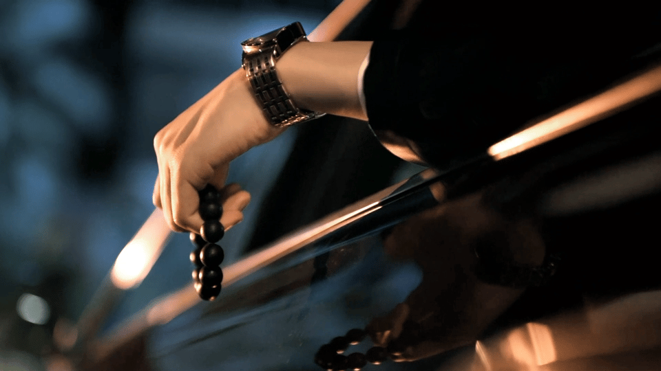 樊治欣新剧人前疯批人后沉沦 最狠的不是对别人，是对自己。听说郝雨出事，他跪在佛前