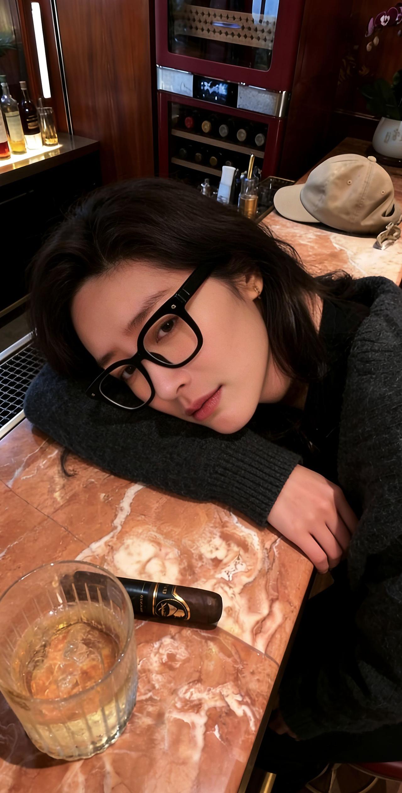 不倒了，再倒酒就想男人了。
再倒酒就想男人了 倒酒 不倒了 想男人