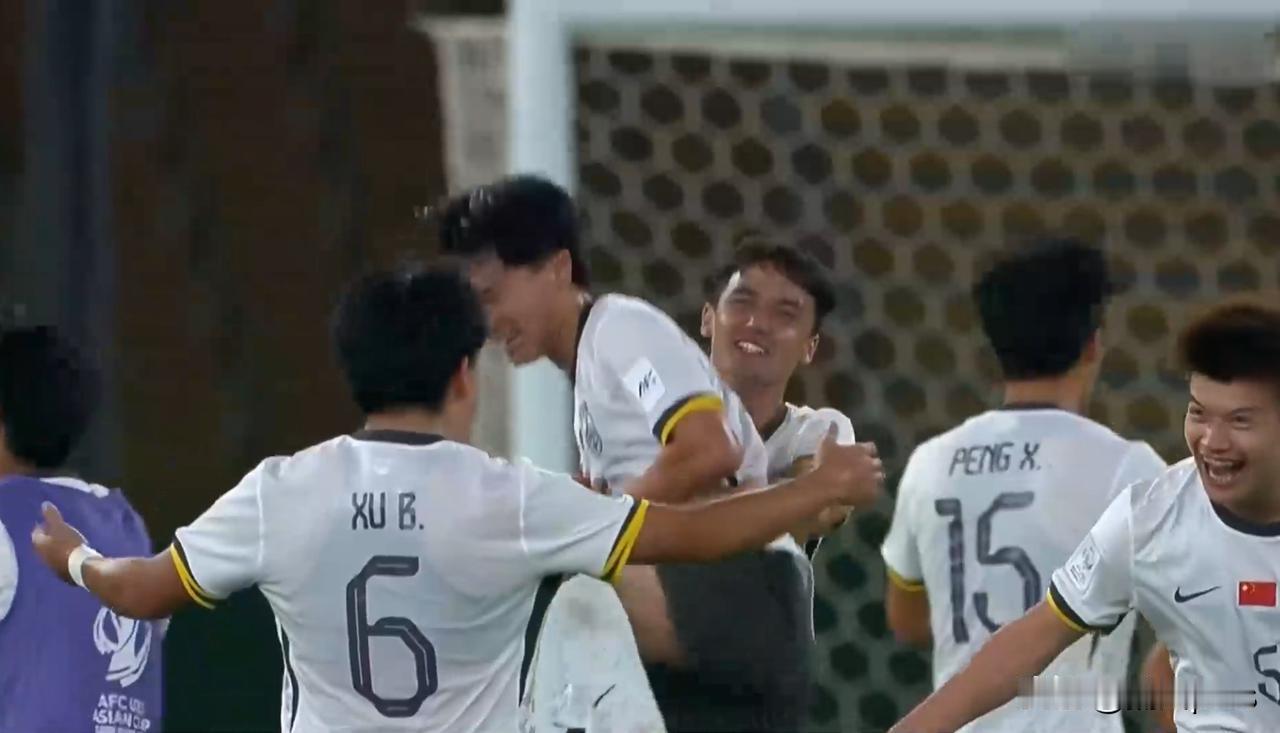 国足U23挺进亚洲杯决赛，这是时隔22年再次进入亚洲决赛。国足U23以3:0大胜