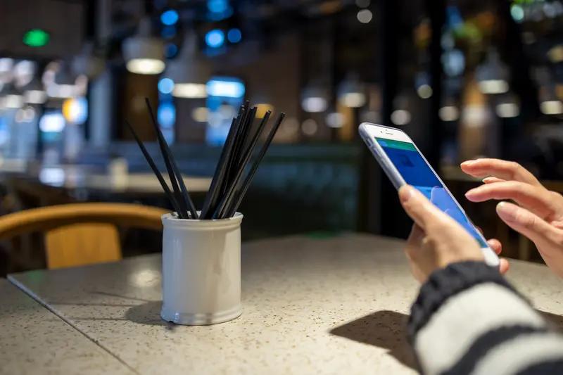 1月17日，有6位顾客花19块大洋点了两碗汤。这老板就像看着一群“蹭家”的小怪兽