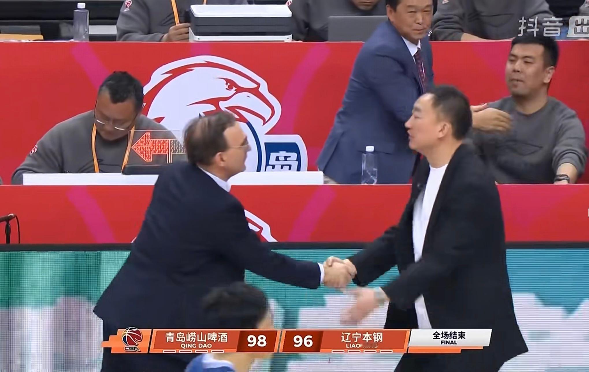 莱迪罚球没有，这球差不多了，双加时输球，打成这样有点遗憾。王岚嵚20分6篮板4助