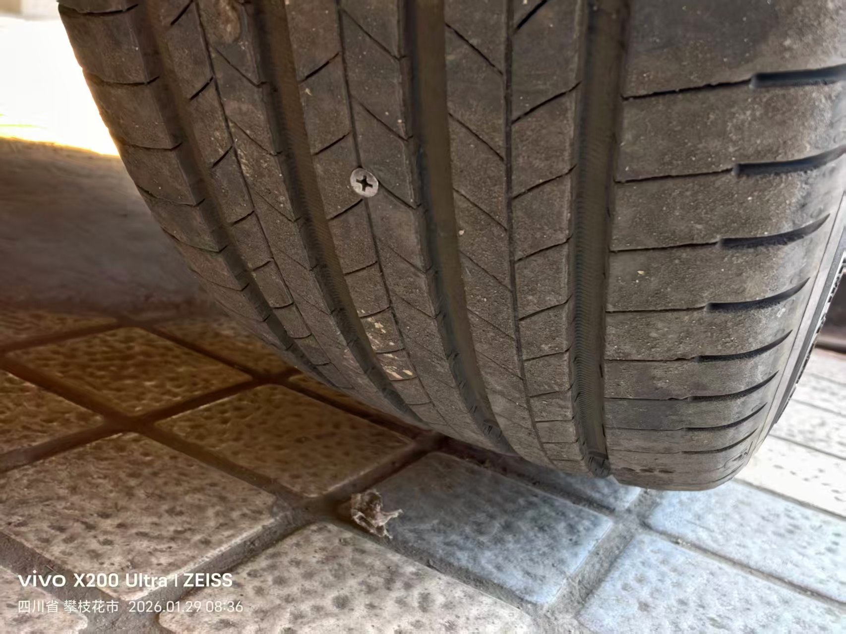 绝了绝了，小米YU7又扎钉子了开了快十年的车，就最近才遇到两次，太神了