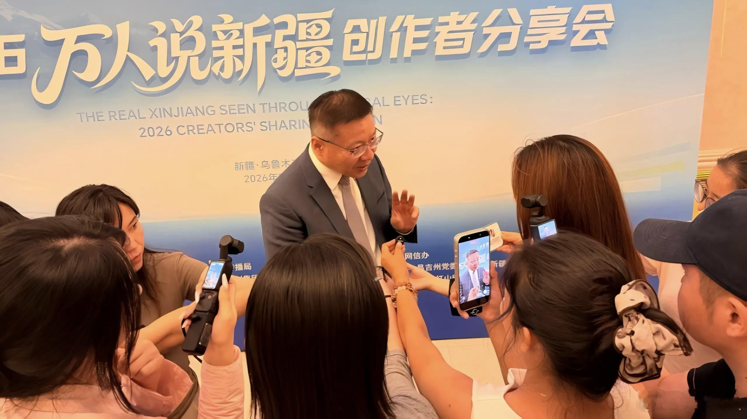 【张维为教授谈新疆现代化成功的全球意义】8月25日，由中央网络安全和信息化委员会