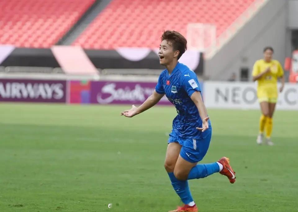 武汉女足亚冠首胜！2战不败4分领跑，王霜双响炮，跨季5战不败王霜梅开二度，武汉车