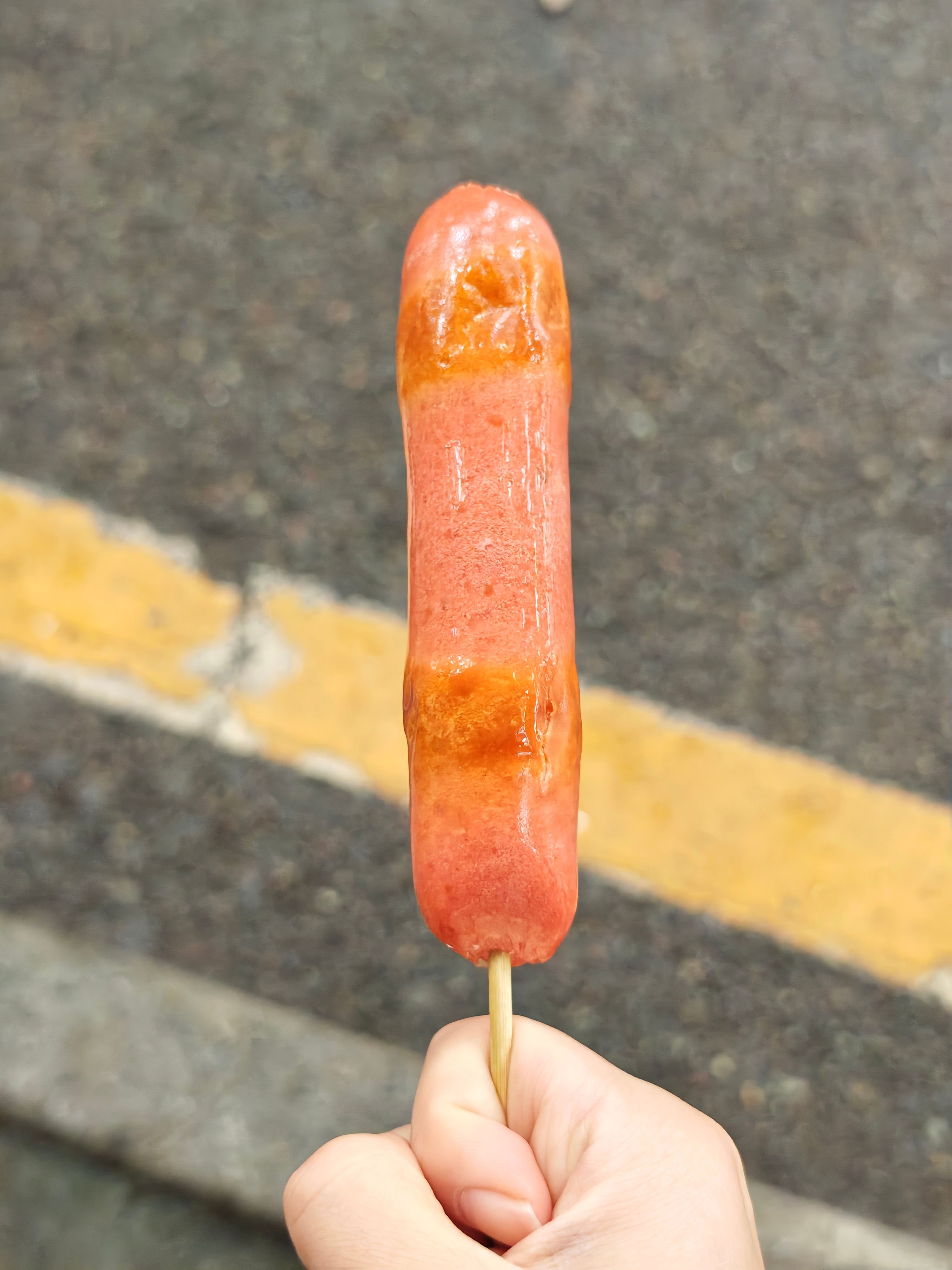 谁能拒绝健身之前先来一根烤肠呢？ 