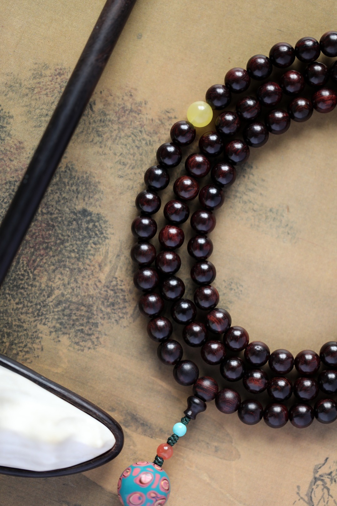 海黄原创【唯今】8mmx108颗油润光泽，形制高雅，其降香浓郁，不由为之折服；佩