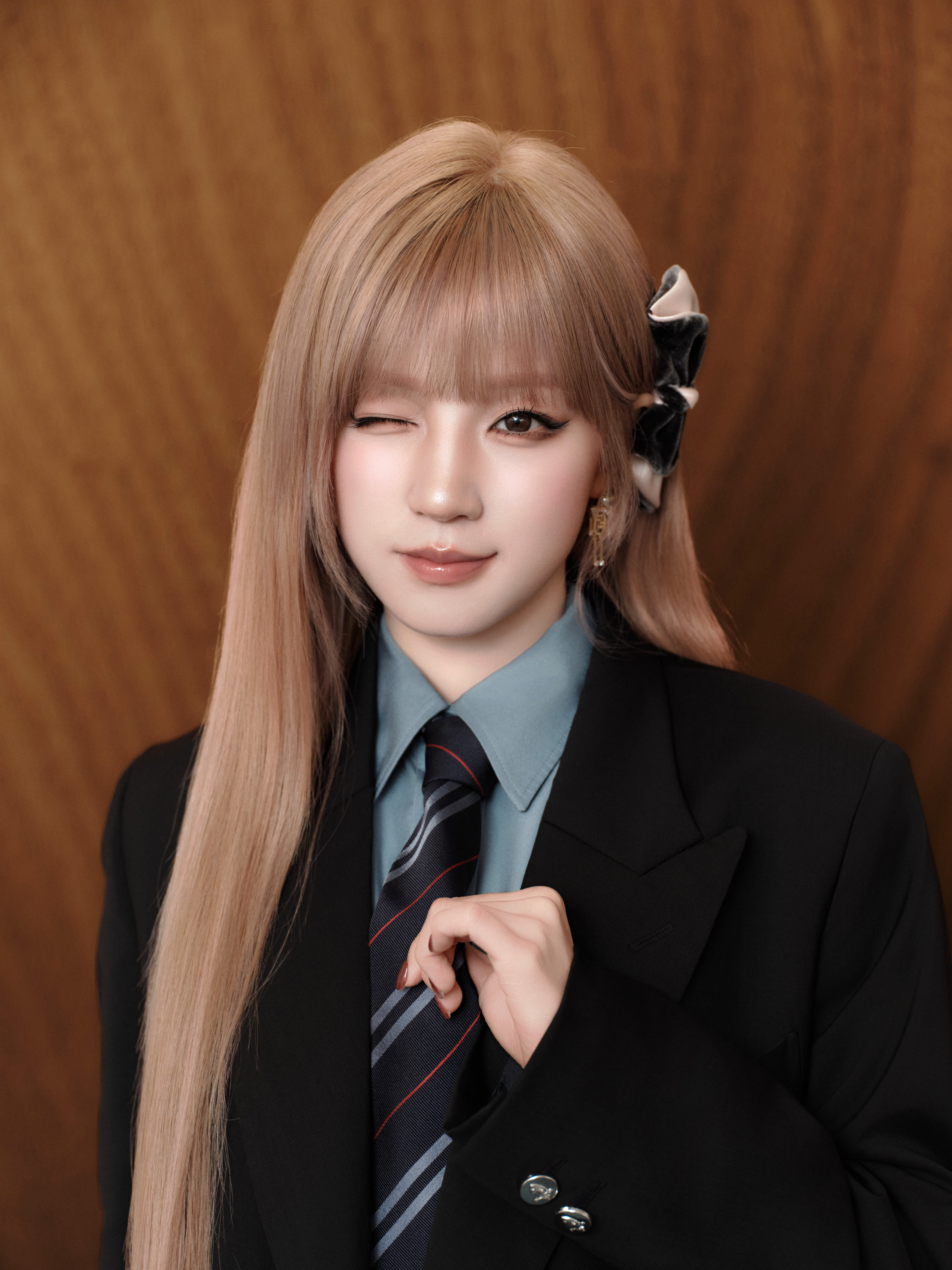 宋雨琦金发制服库存照 宋雨琦金发制服库存照，这个宋雨琦美成啥了！ 