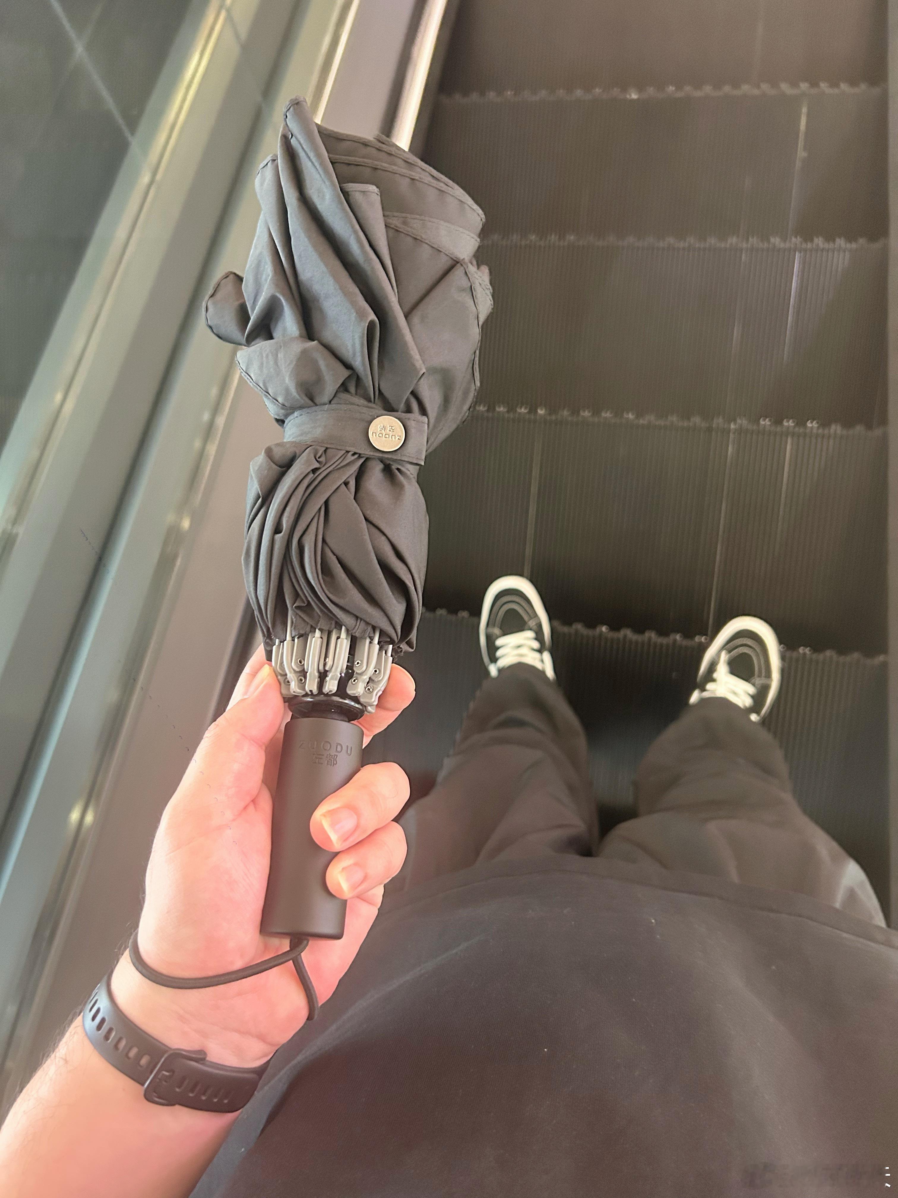 一身黑色