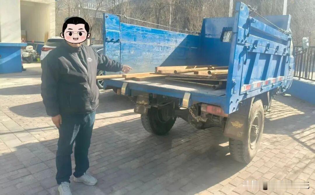 青海这个小偷真“倒霉”，东西刚到手就“撞枪口”。

12月10日，乐都公安瞿昙派