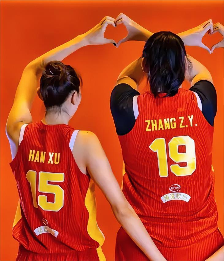 巨人回忆杀！中国篮球的六个双塔时代：

1、20世纪70年代：穆铁柱/马占福，2