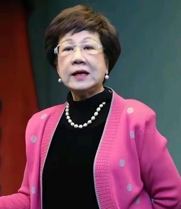 台湾地区前副领导人吕秀莲，近日在接受岛内访谈节目采访时说：“两岸要好好的谈判，到