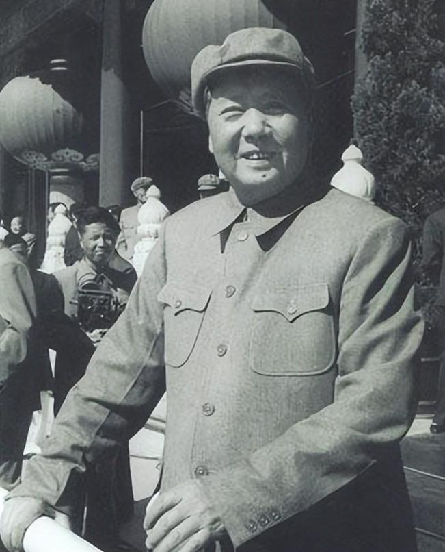1956年春，中南海内一阵突如其来的抽泣声打破了往日的宁静。"小田，你怎么了？"