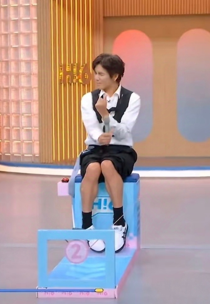 纪封身体里的钟汉良压不住了哈哈哈！！内八娇俏总裁🈶蜜语纪