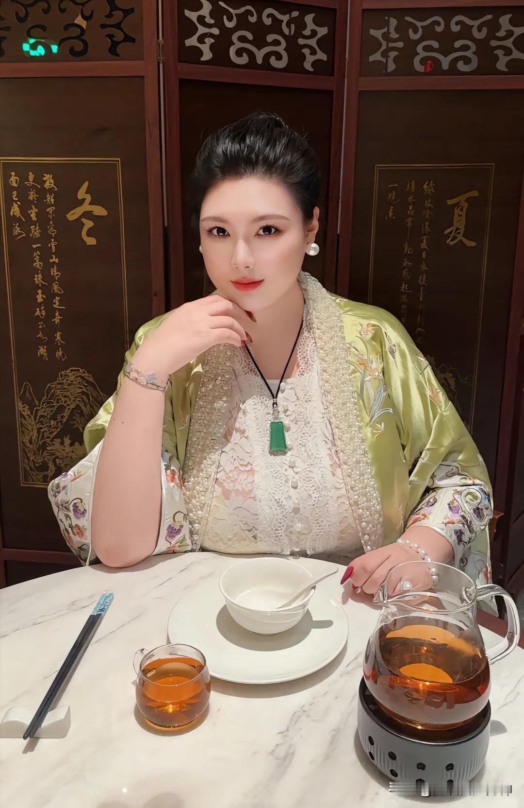 微胖滴女生好看还是苗条好看?白富美