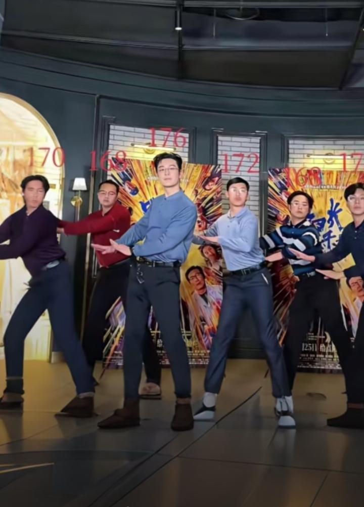 黄晓明和朋友热舞现场，全程没穿增高鞋，真实身高一目了然。净身高176cm站在人群