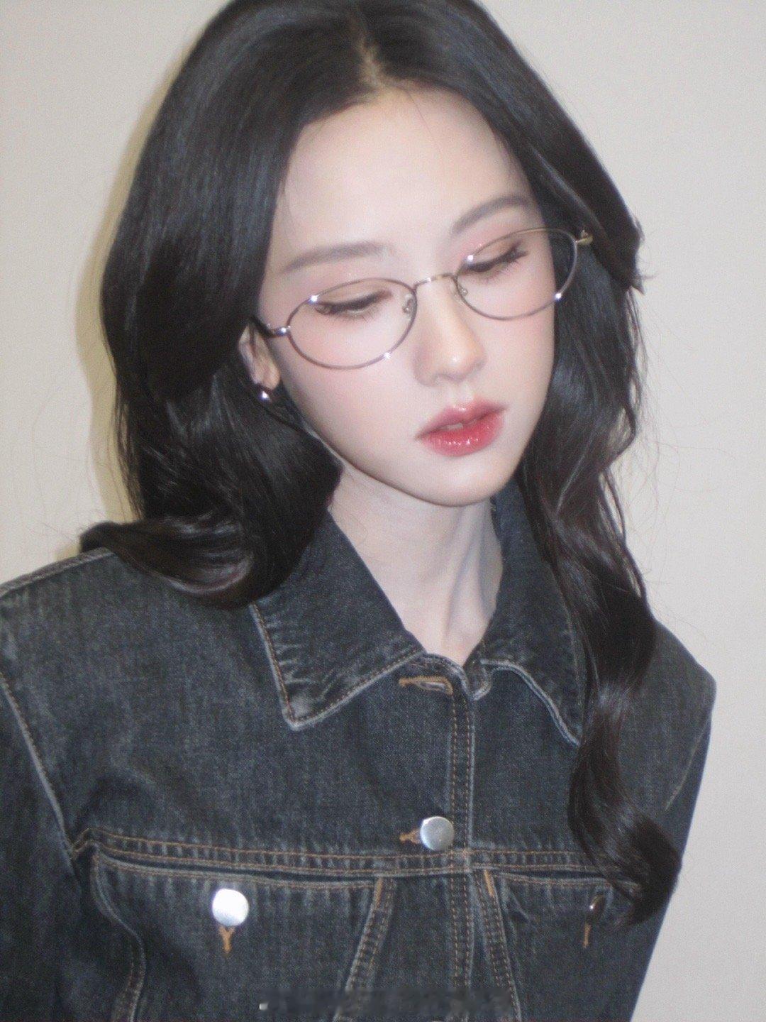 陈都灵最新商务花絮图，清冷高智感美人！！