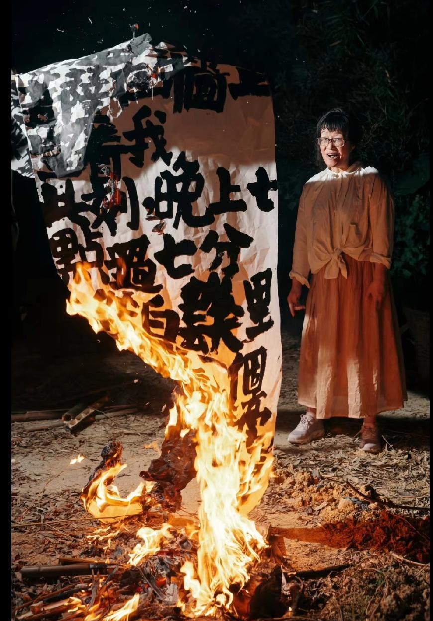 闭经=必经，做女人都得经历这一关，但余秀华将它写成了诗，这就是她的特别之处。
月