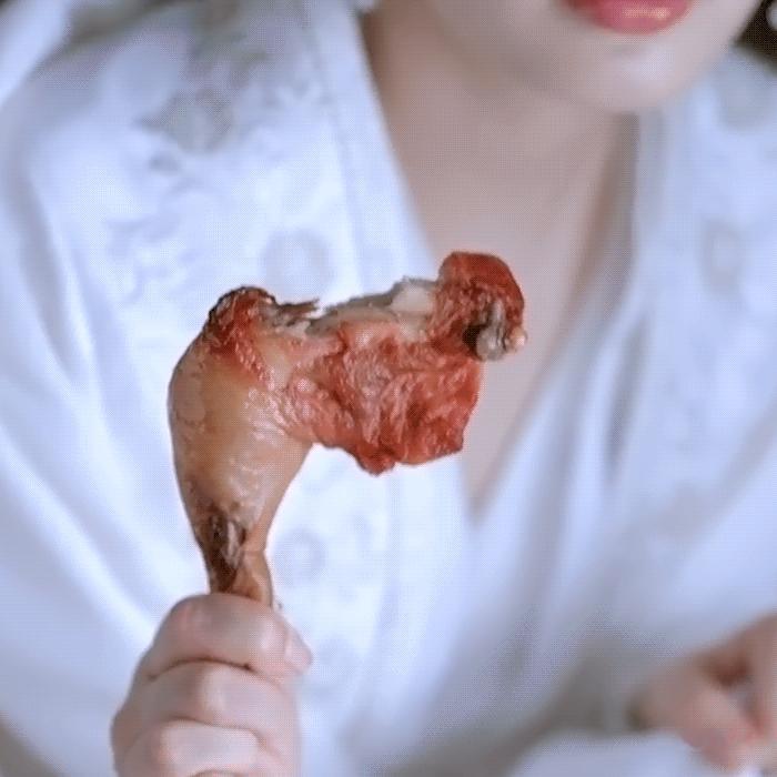 李沁 《庆余年》林婉儿鸡腿姑娘🍗🍗🍗白衣-初遇 被一见钟情🌹👀👄💏