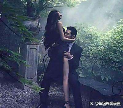 黄晓明对baby是生理性喜欢吧？看看他和杨颖当年的结婚照，爱的很狂野​​​
