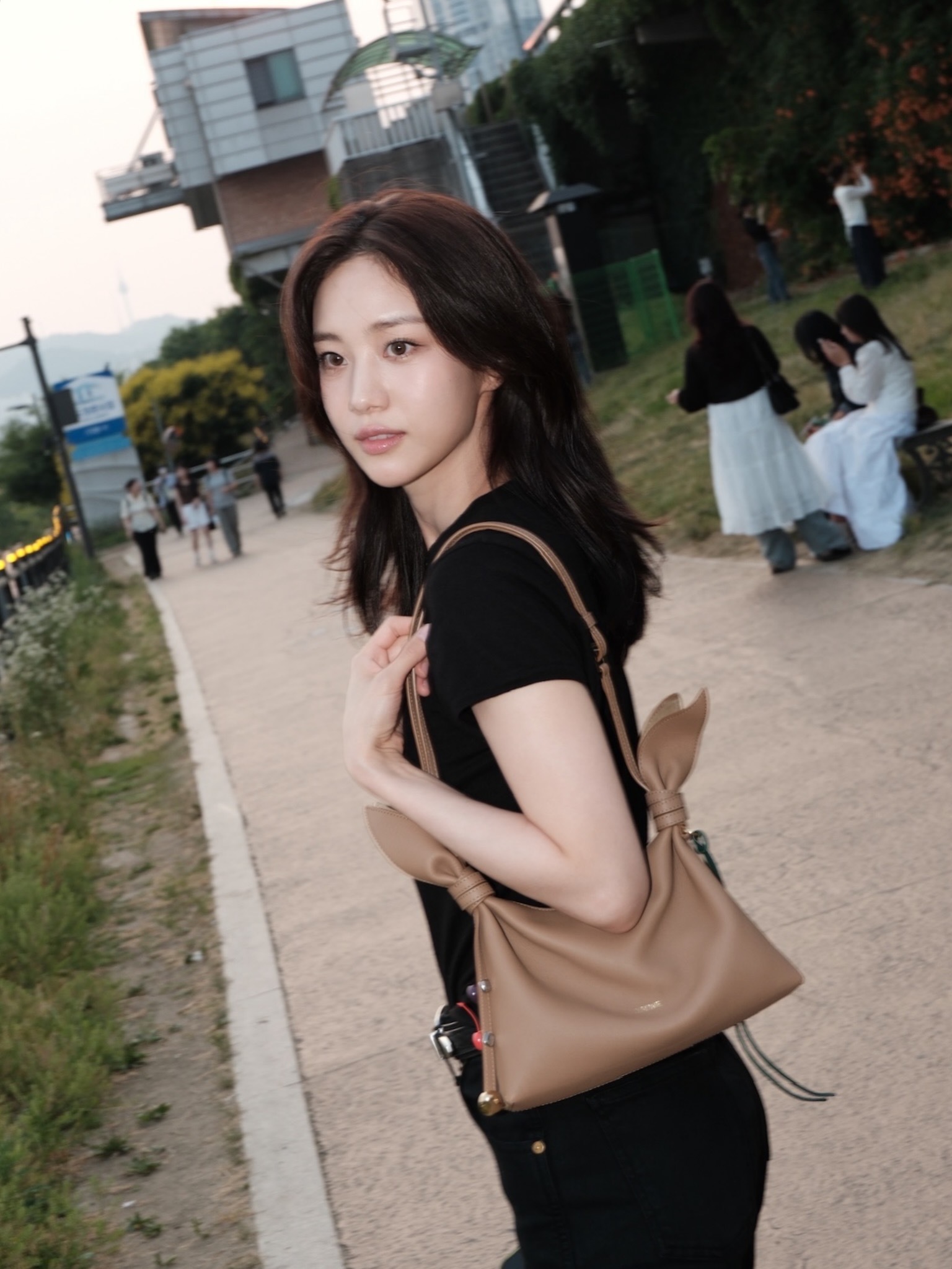 洪华莲 