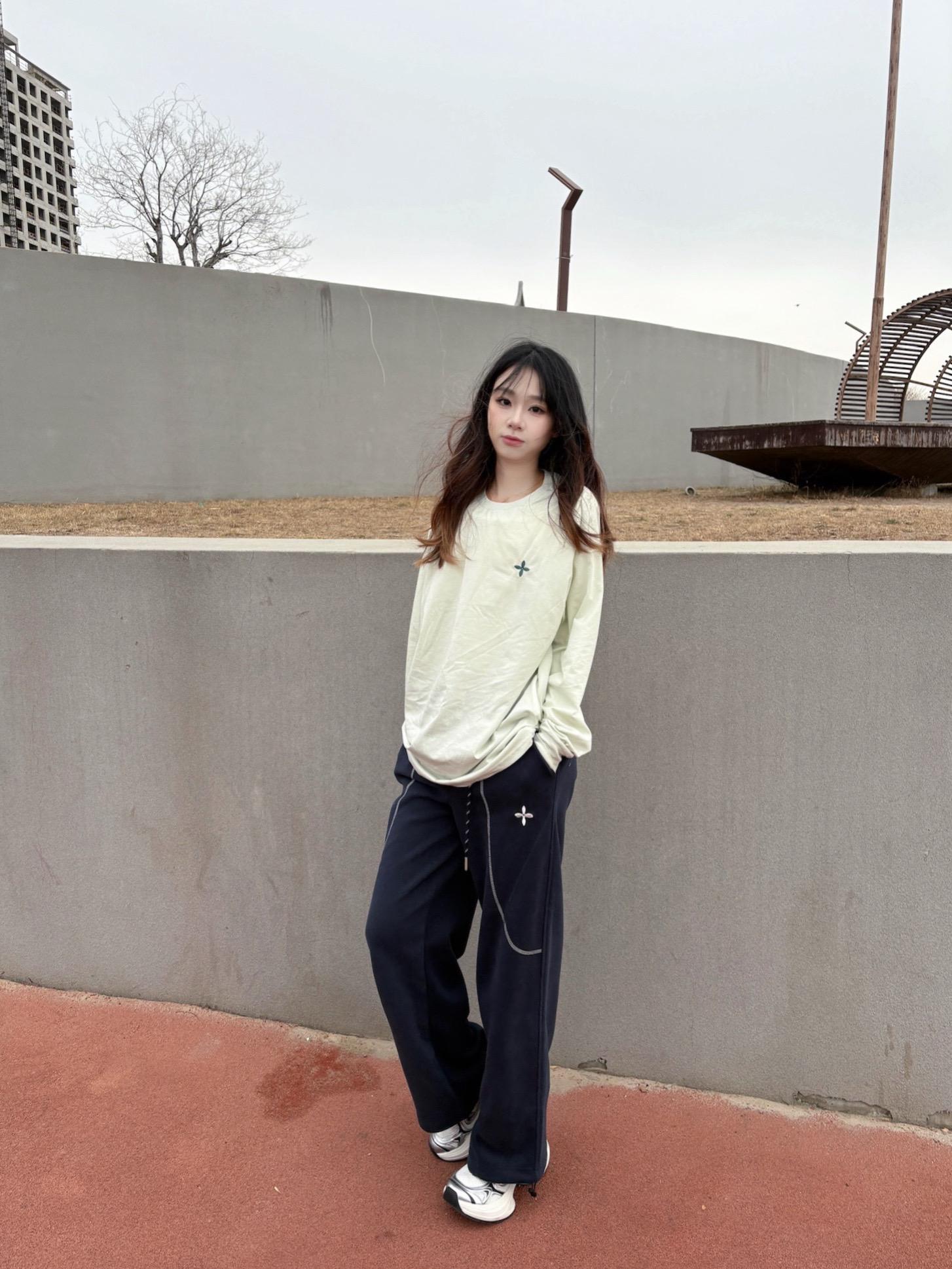 某月某日某个星期几。