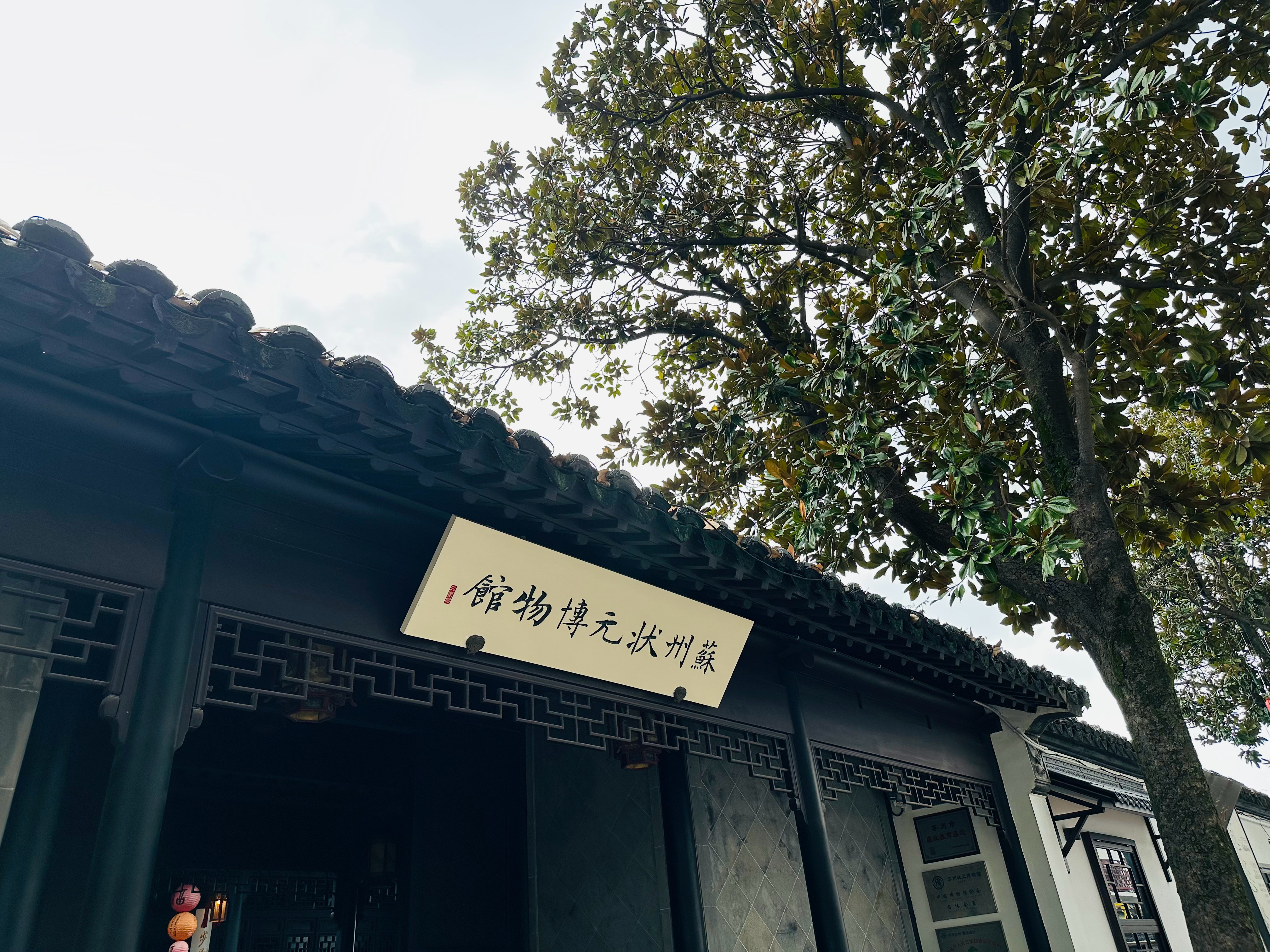 人生不就是这样，经历过一次次考验才能成长；人生不就是这样，哪怕雨雪停靠也要去追寻