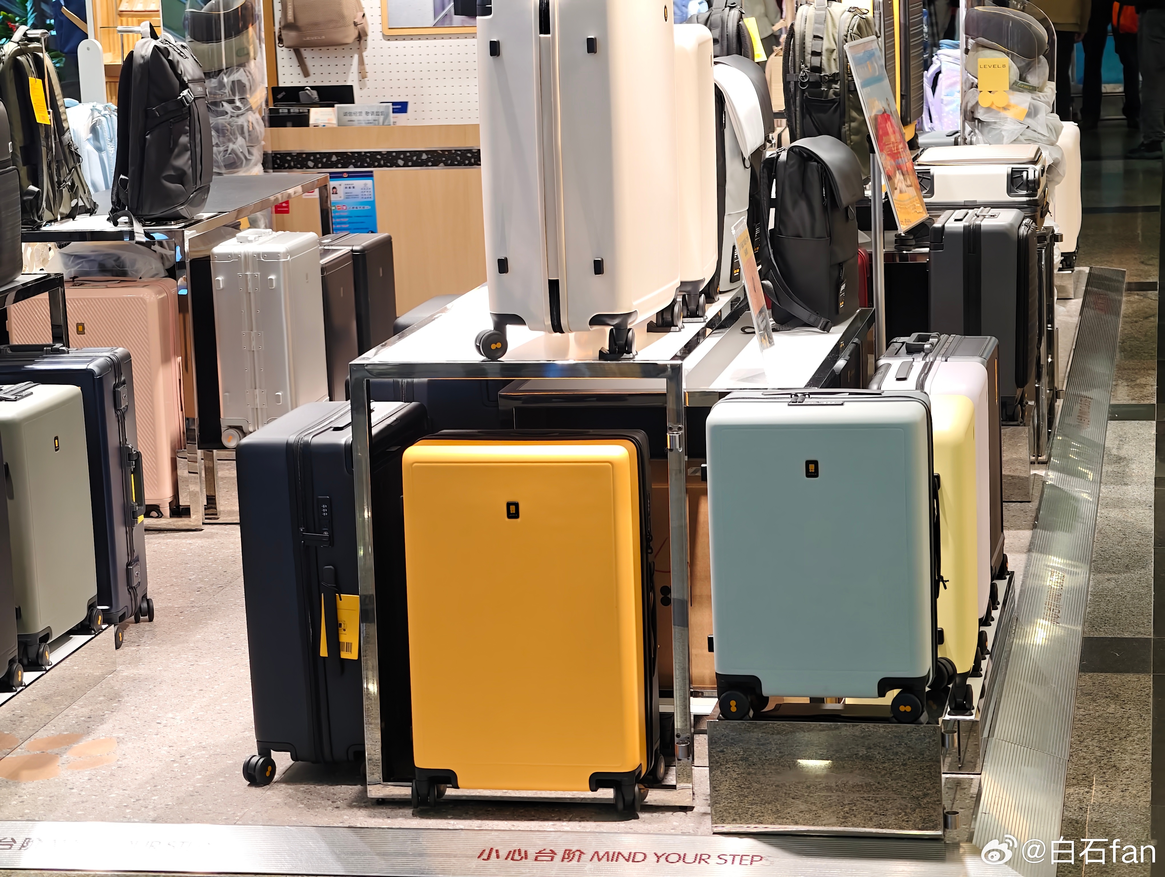 厦门机场遇到了地平线8号上次有人问我用啥行李箱其实我一直用的就是地平线他们家的价
