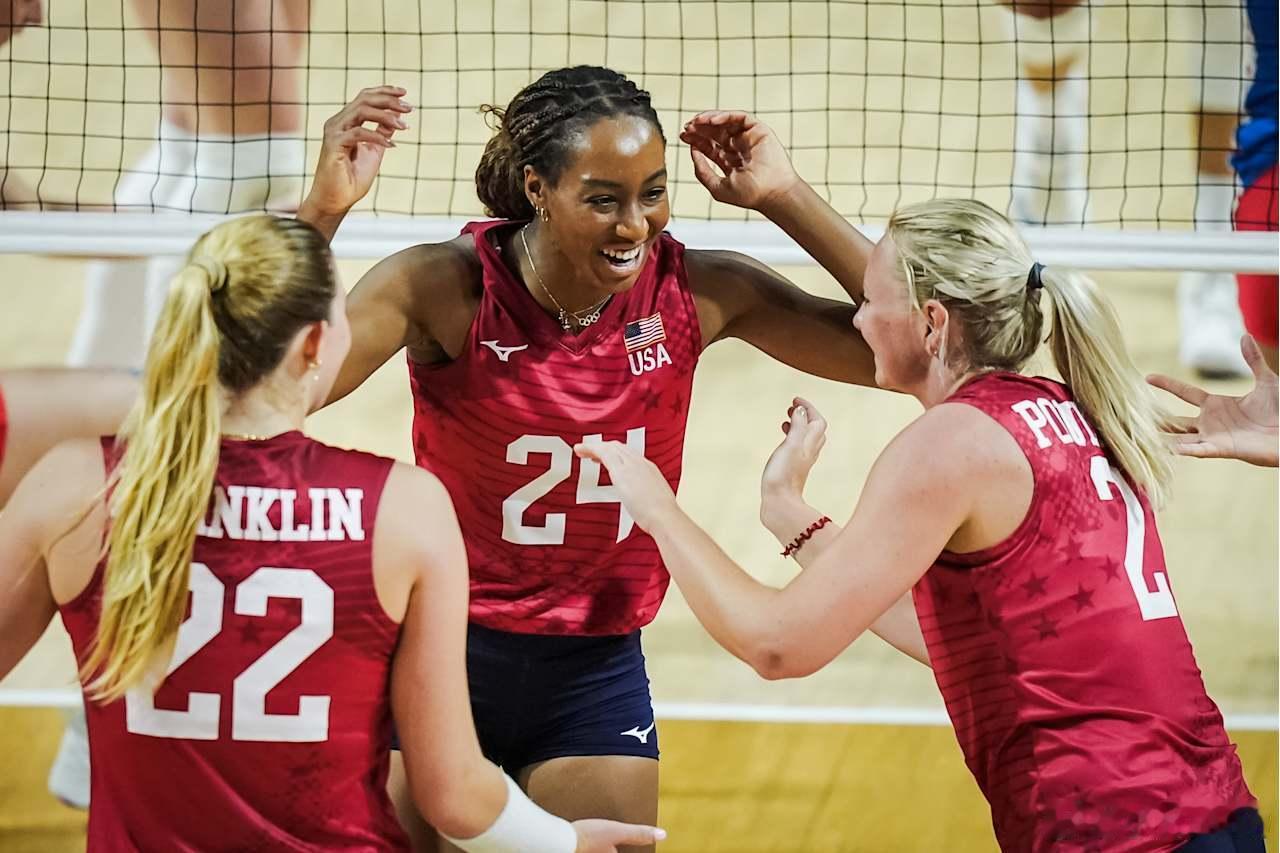 2025年女排世锦赛 第37场，D组，呵叻，🇺🇸美国3-0捷克🇨🇿，三局